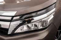 Toyota Voxy 7 из 24