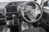 Toyota Voxy 16 из 24