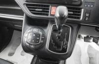 Toyota Voxy 19 из 24