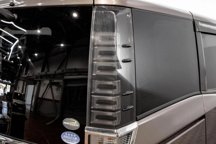 Toyota Voxy 8 из 24