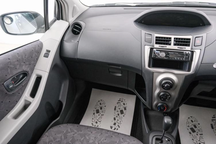 Toyota Vitz 11 из 21