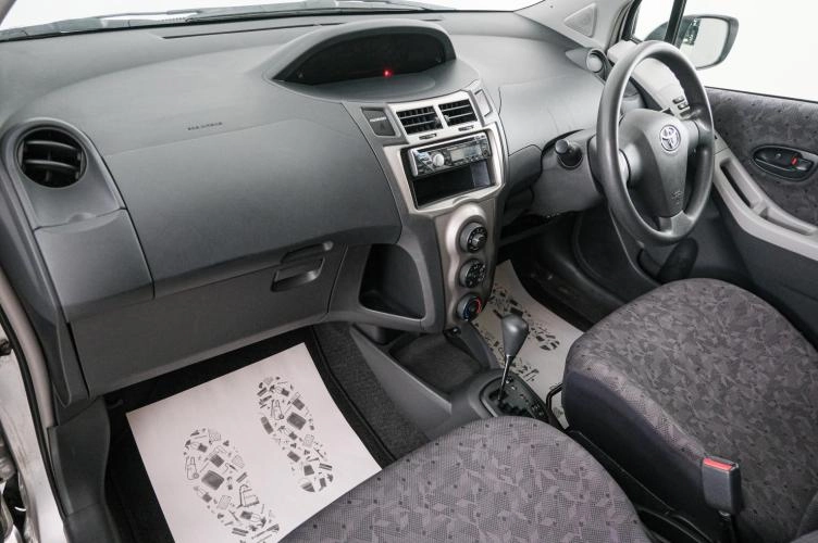 Toyota Vitz 12 из 21