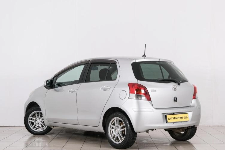 Toyota Vitz 4 из 6