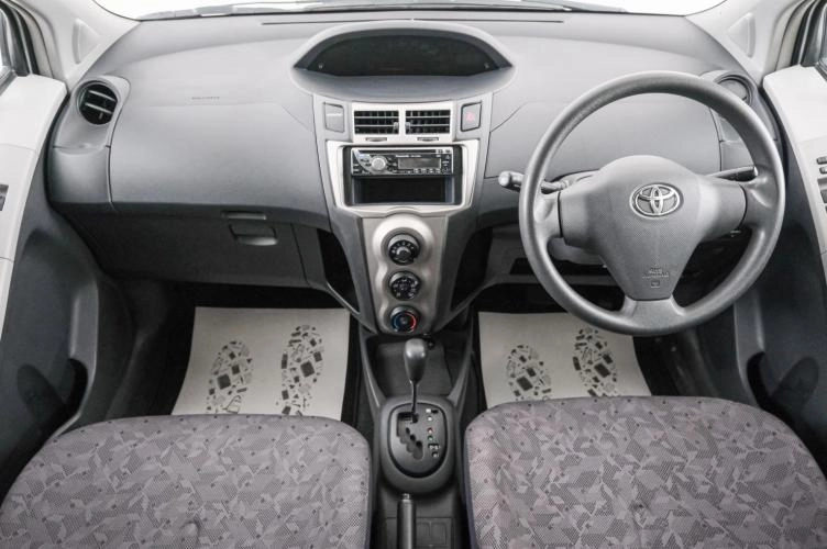 Toyota Vitz 10 из 21