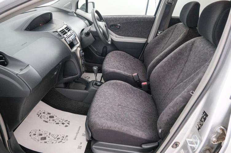 Toyota Vitz 13 из 21