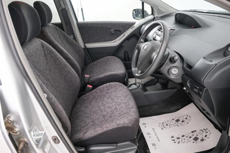 Toyota Vitz 7 из 21