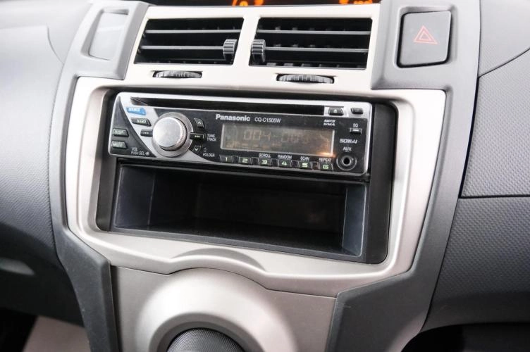 Toyota Vitz 15 из 21