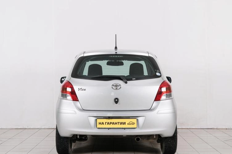 Toyota Vitz 5 из 6