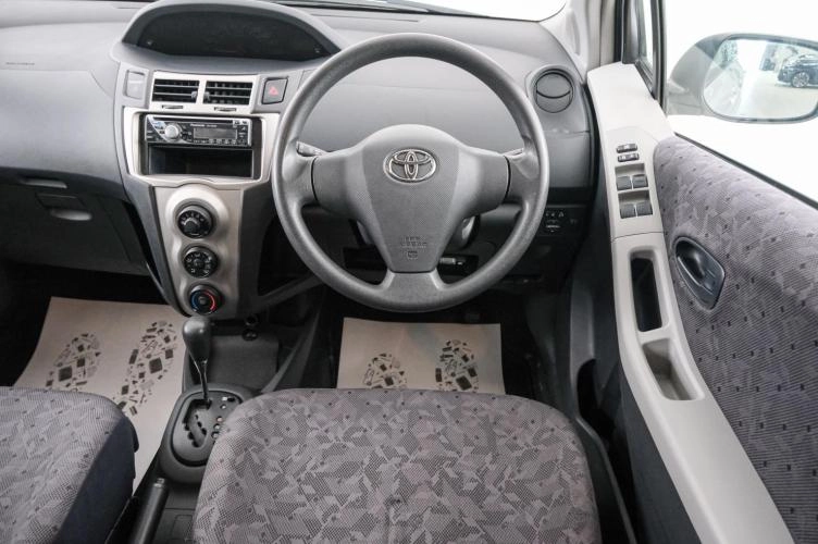 Toyota Vitz 14 из 21