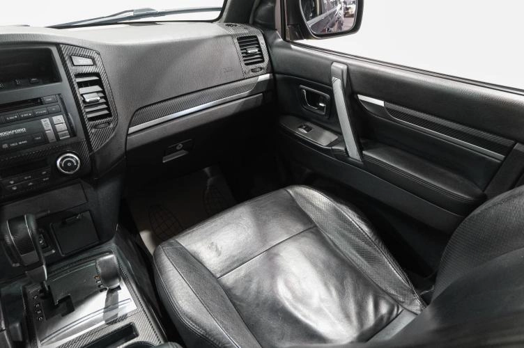 Mitsubishi Pajero 12 из 28