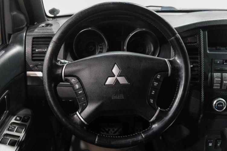 Mitsubishi Pajero 16 из 28