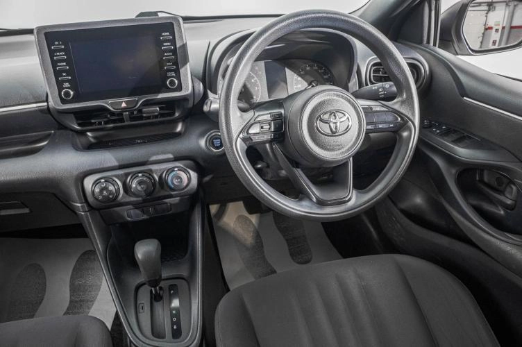 Toyota Yaris 15 из 25