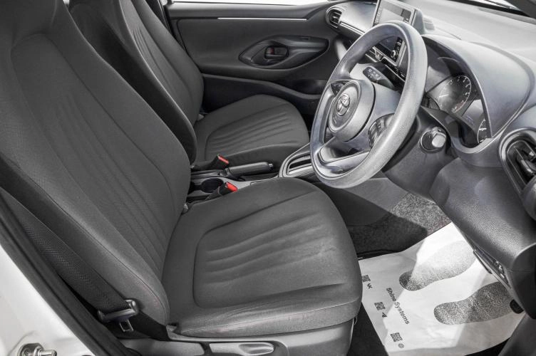 Toyota Yaris 10 из 25