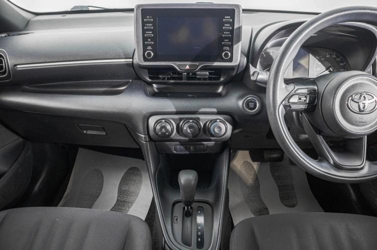 Toyota Yaris 16 из 25