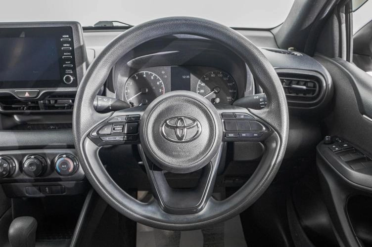 Toyota Yaris 12 из 25