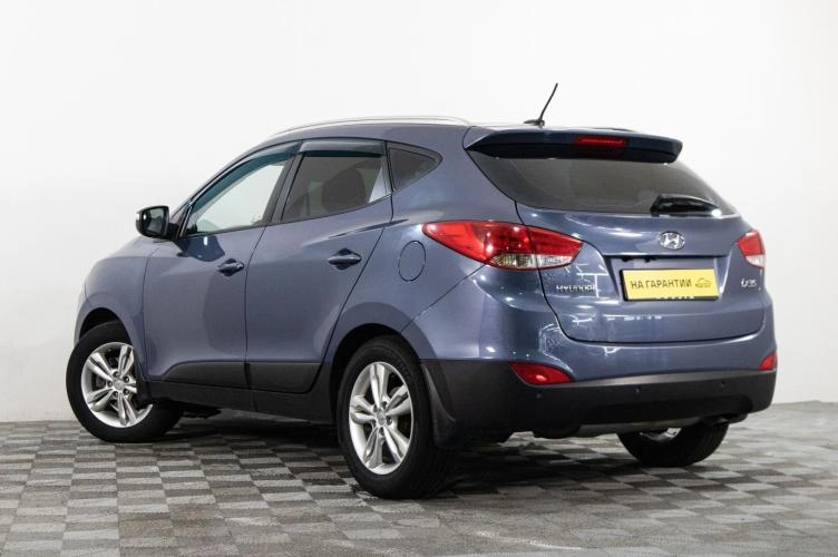 Hyundai ix35 4 из 6
