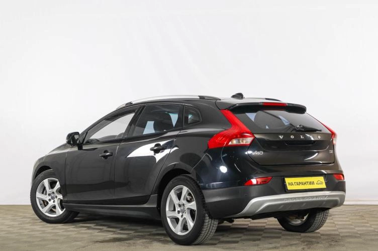 Volvo V40 4 из 6