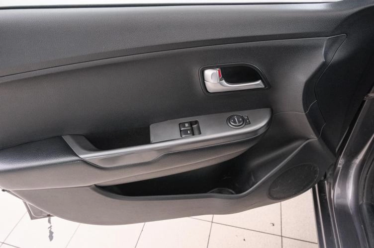KIA Rio 20 из 23