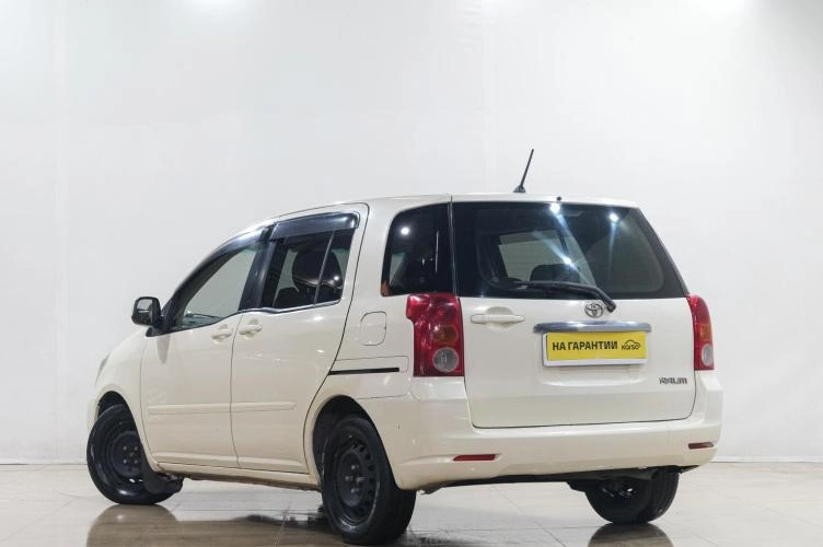 Toyota Raum 4 из 6