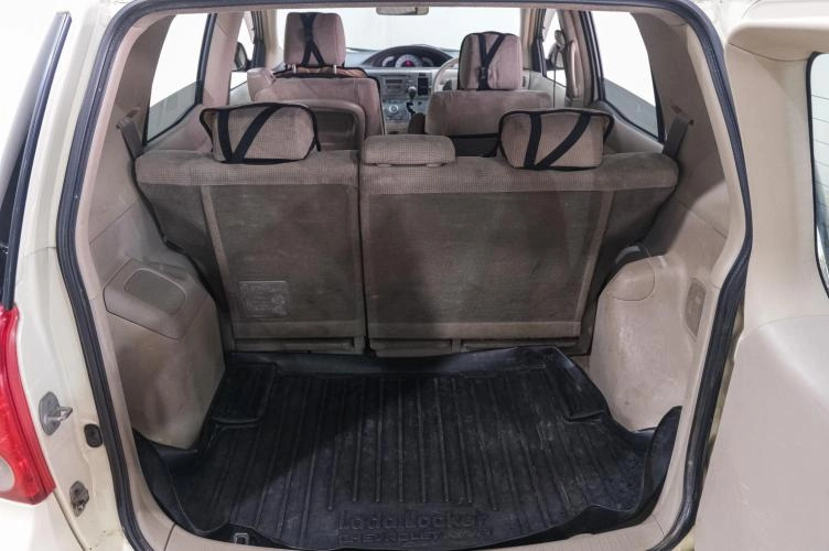 Toyota Raum 23 из 23