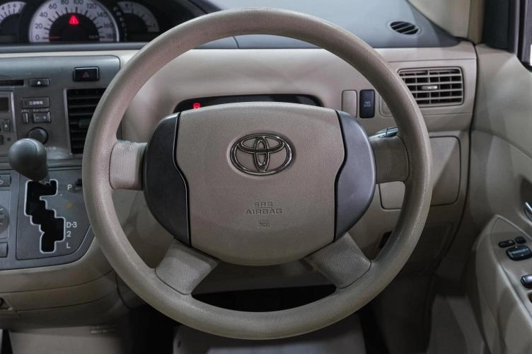 Toyota Raum 14 из 23