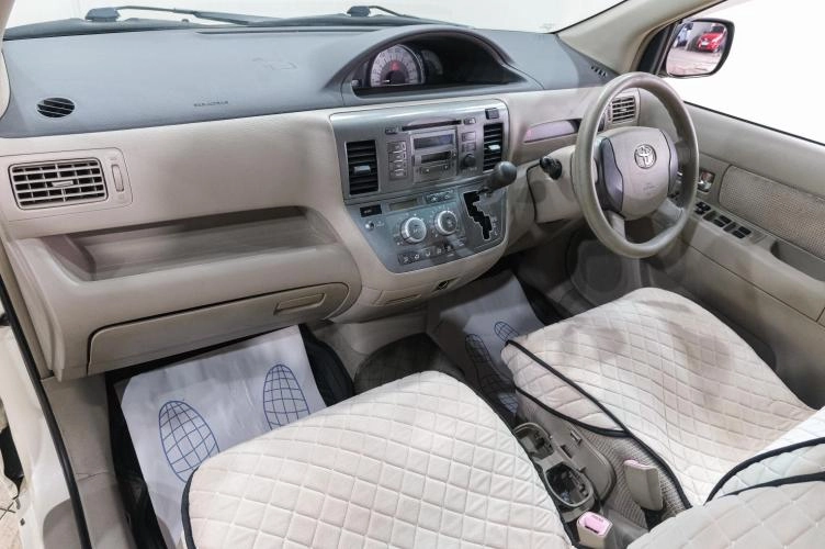 Toyota Raum 8 из 23