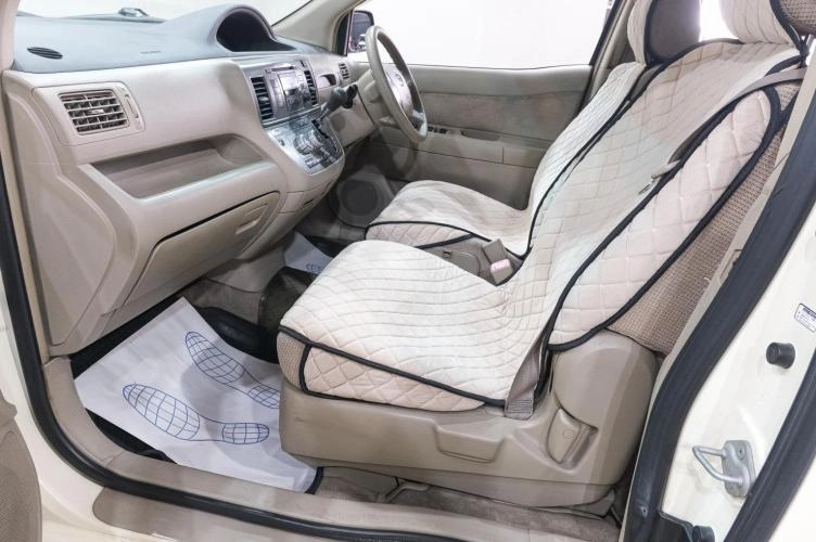 Toyota Raum 7 из 23