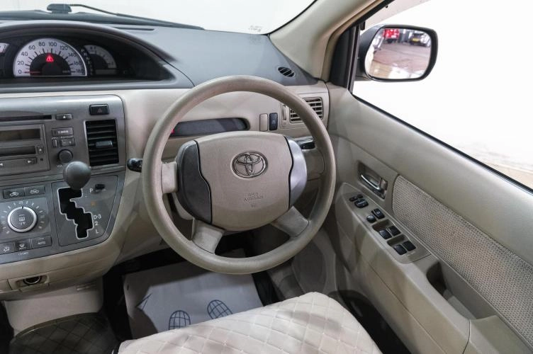 Toyota Raum 12 из 23