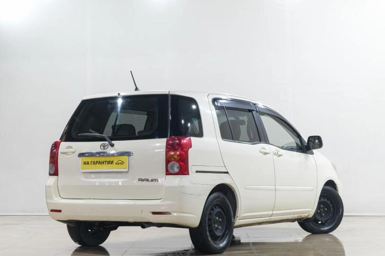 Toyota Raum 6 из 6