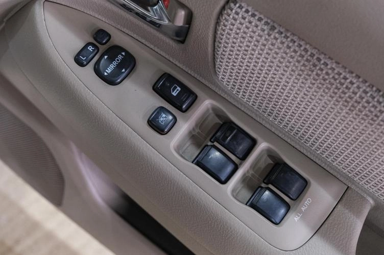 Toyota Raum 20 из 23