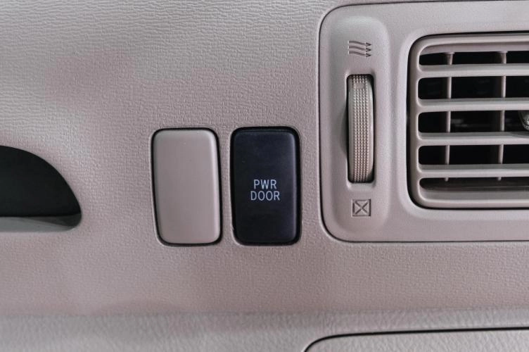 Toyota Raum 19 из 23