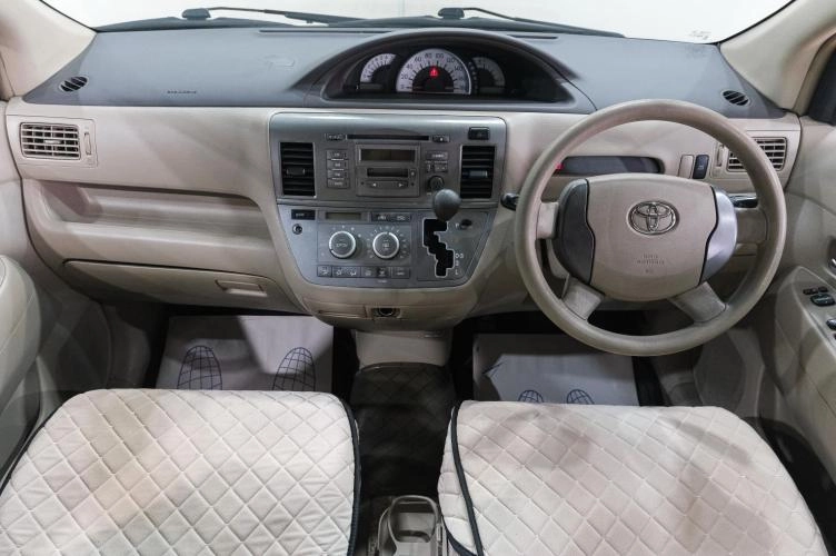 Toyota Raum 13 из 23
