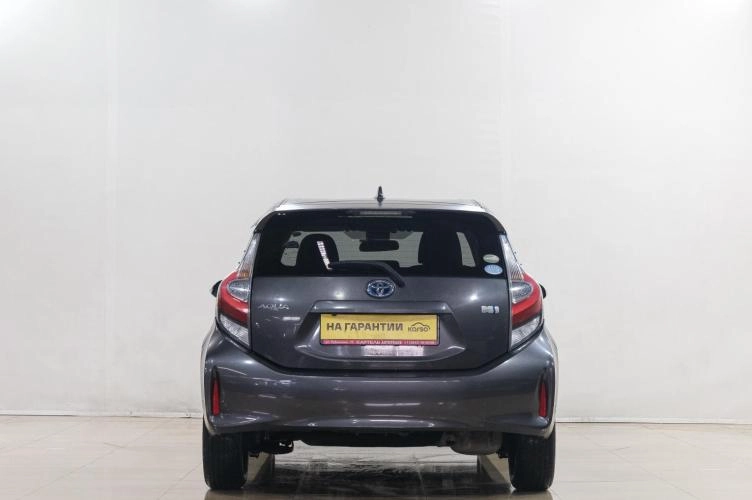 Toyota Aqua 5 из 6