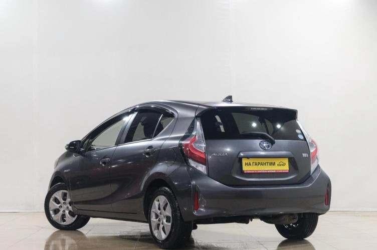 Toyota Aqua 4 из 6