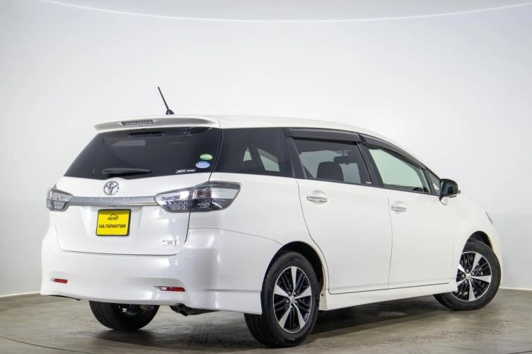 Toyota Wish 4 из 6