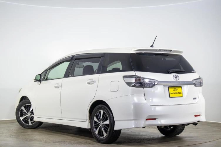 Toyota Wish 6 из 6