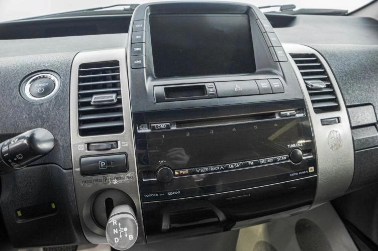 Toyota Prius 17 из 23