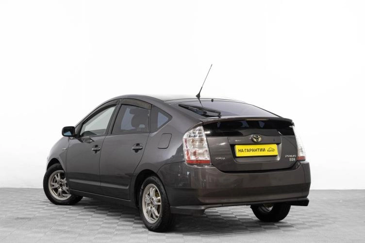 Toyota Prius 6 из 6