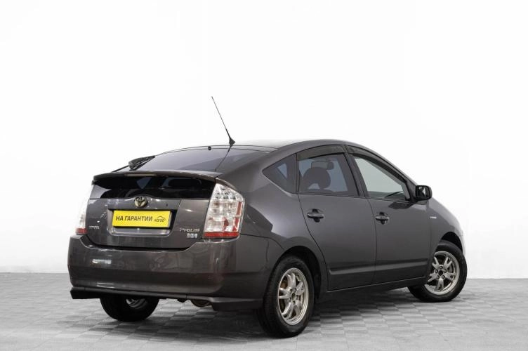 Toyota Prius 4 из 6