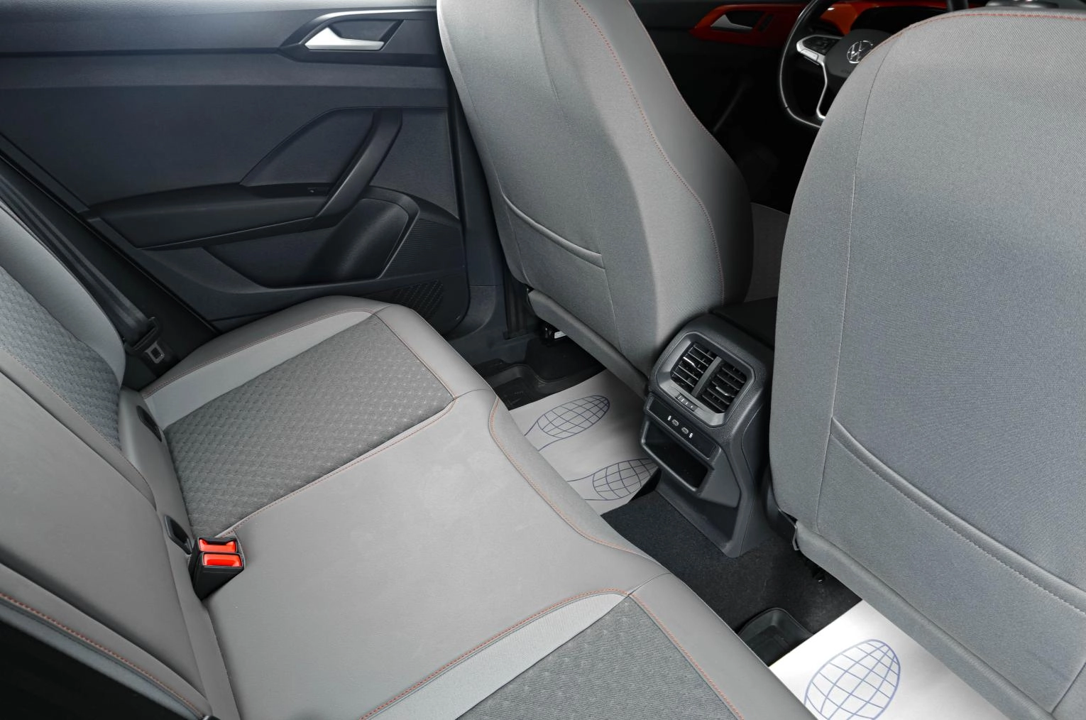 Volkswagen Taos 9 из 19