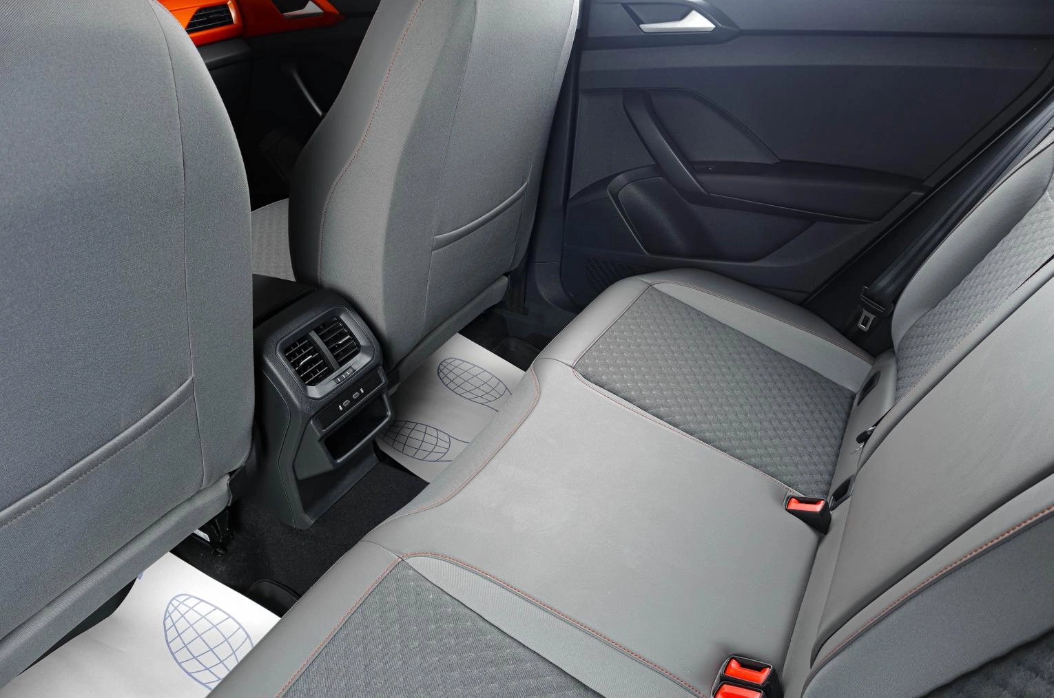 Volkswagen Taos 8 из 19
