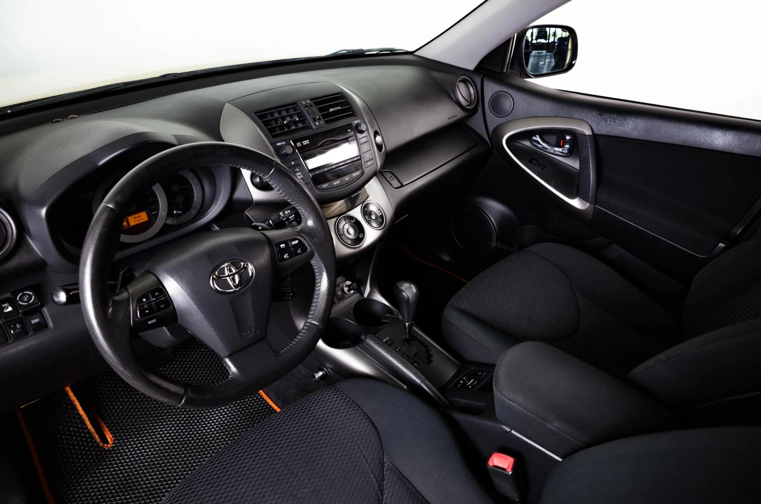 Toyota RAV4 8 из 24