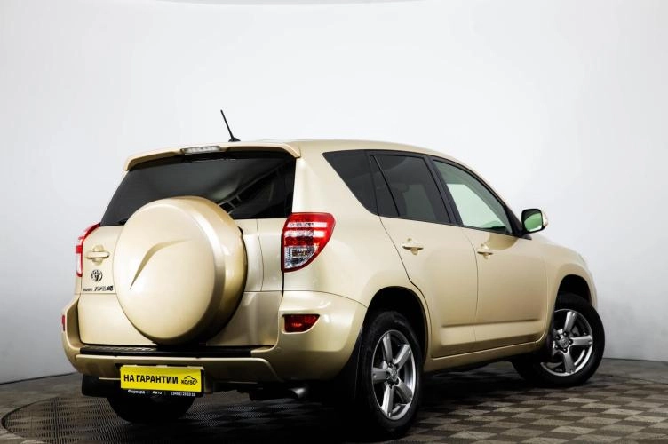 Toyota RAV4 4 из 6