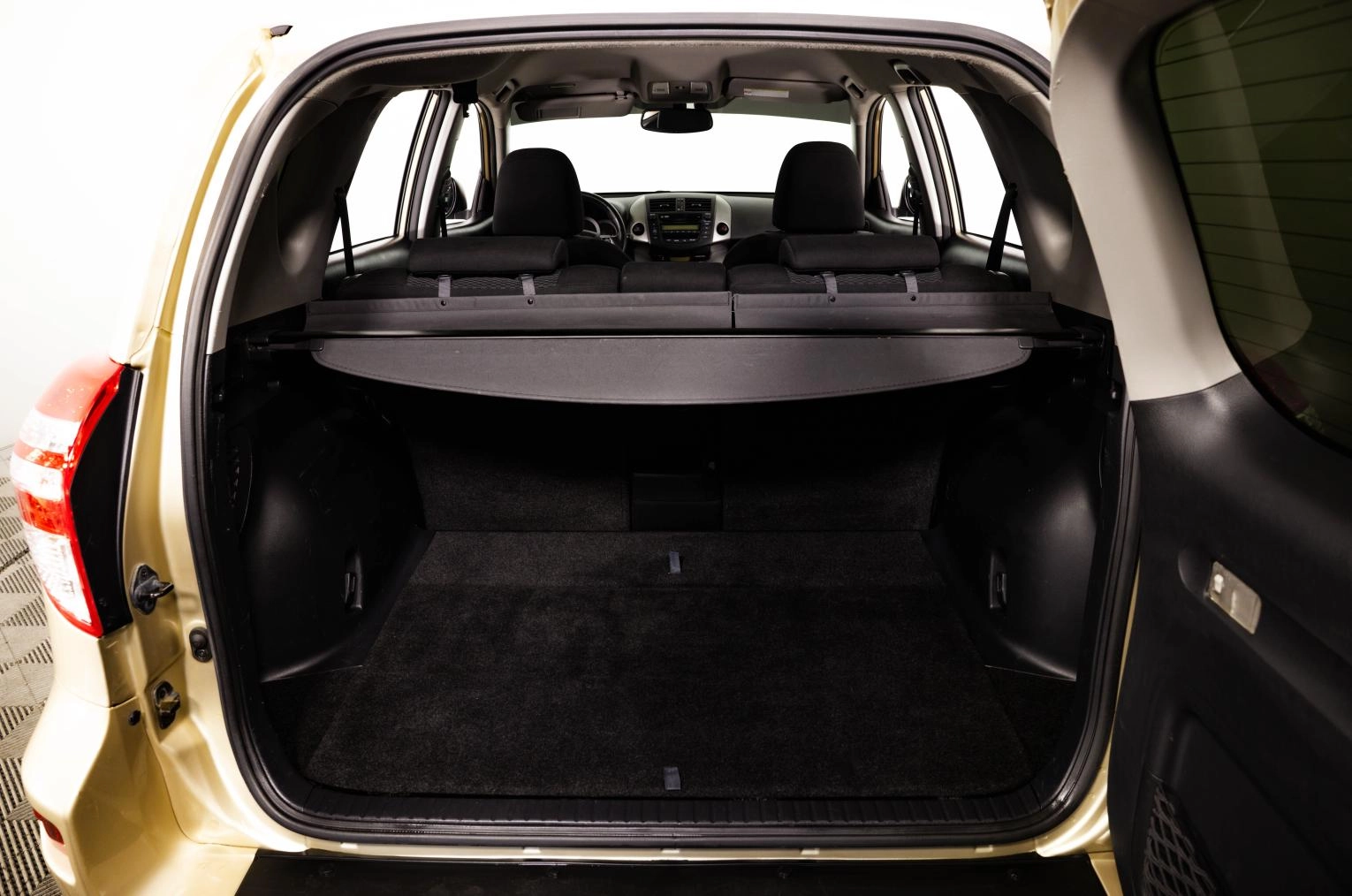 Toyota RAV4 7 из 24