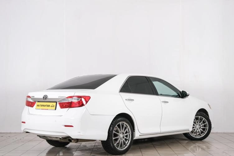 Toyota Camry 6 из 6