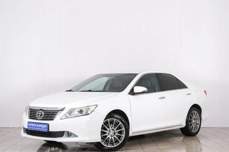Toyota Camry 3 из 6