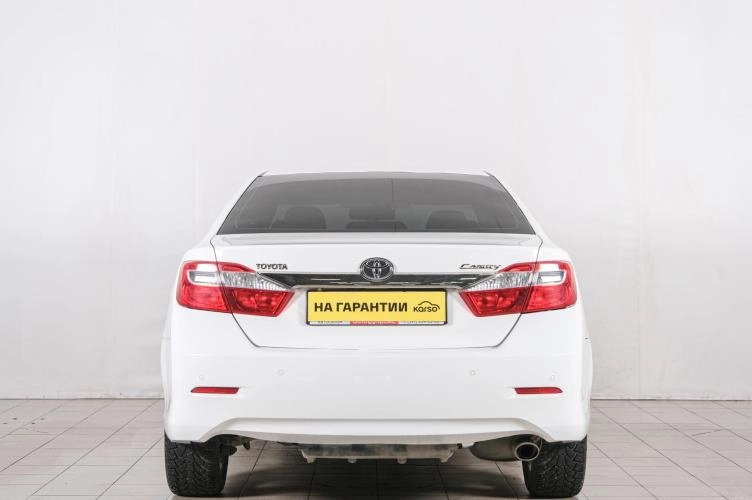 Toyota Camry 5 из 6