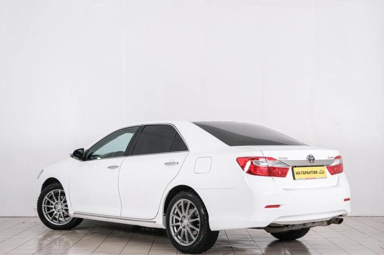 Toyota Camry 4 из 6