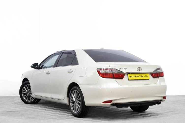 Toyota Camry 6 из 6