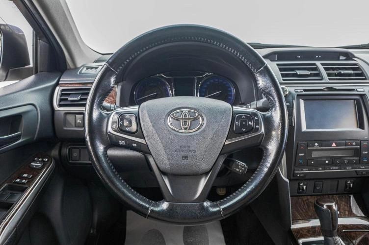 Toyota Camry 14 из 30